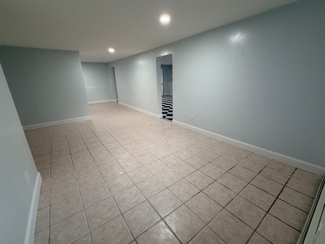 29 Newport Rd, Hull, MA 02045