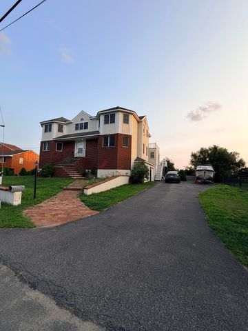 29 Newport Rd, Hull, MA 02045