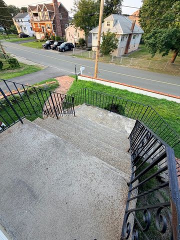 29 Newport Rd, Hull, MA 02045