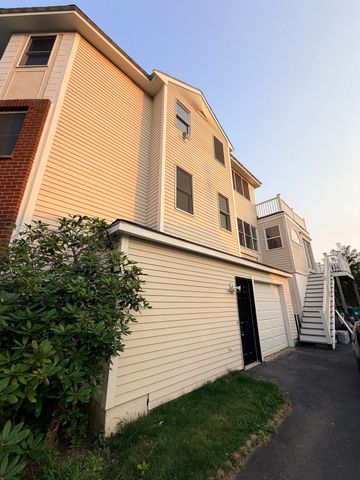 29 Newport Rd, Hull, MA 02045