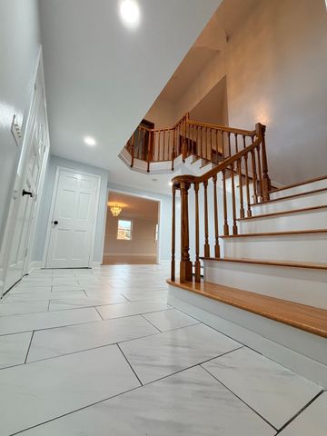 29 Newport Rd, Hull, MA 02045