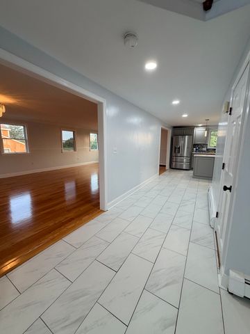 29 Newport Rd, Hull, MA 02045