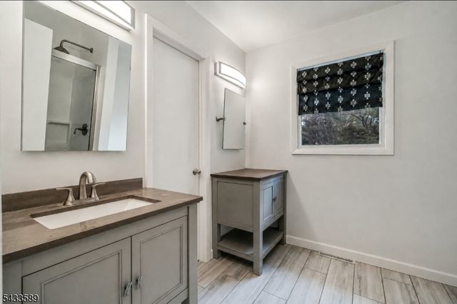 62 Unger Ave, Hopatcong Boro, NJ 07874