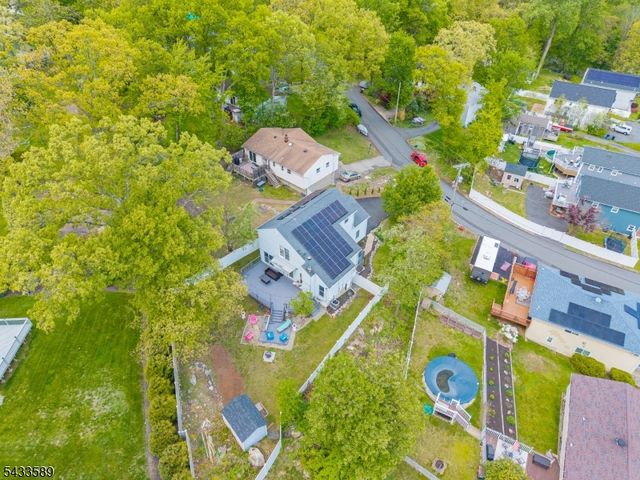 62 Unger Ave, Hopatcong Boro, NJ 07874