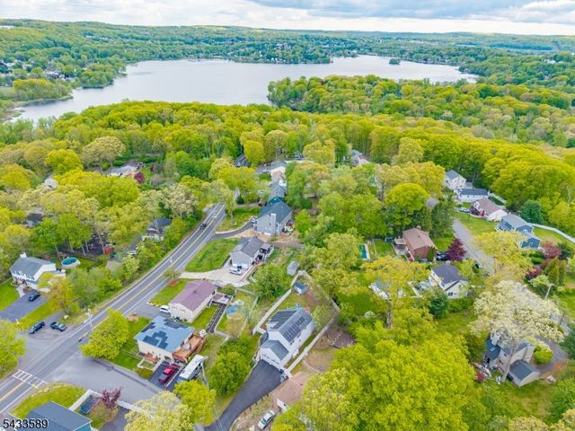 62 Unger Ave, Hopatcong Boro, NJ 07874