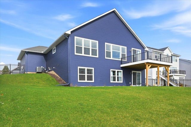 634 Elizabeth Way, Hudson, WI 54016
