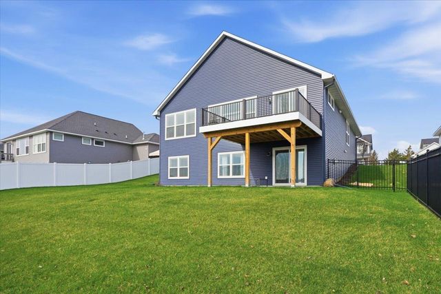 634 Elizabeth Way, Hudson, WI 54016