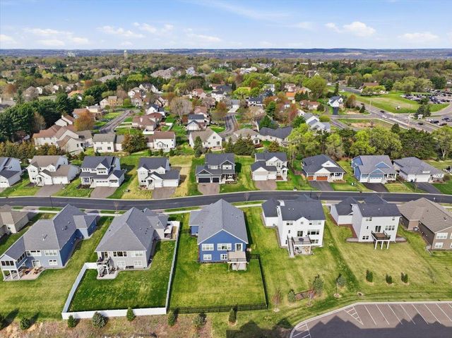 634 Elizabeth Way, Hudson, WI 54016