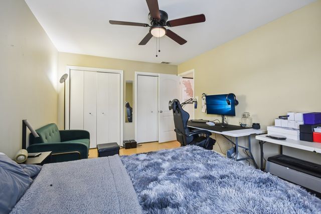 131 Willow Creek Lane, Willow Springs, IL 60480