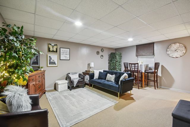 131 Willow Creek Lane, Willow Springs, IL 60480