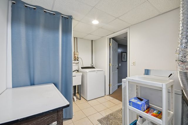 131 Willow Creek Lane, Willow Springs, IL 60480