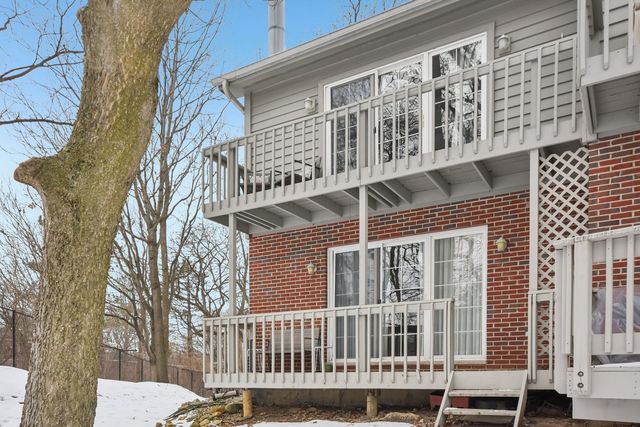 131 Willow Creek Lane, Willow Springs, IL 60480