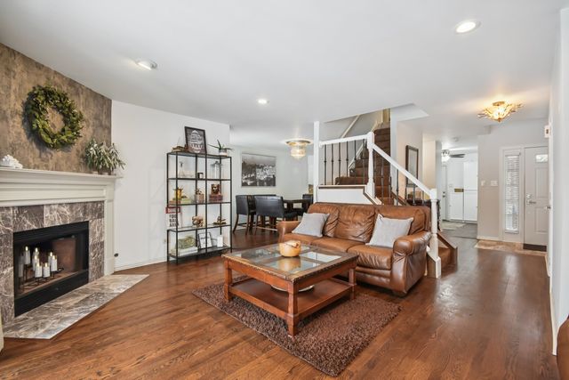 131 Willow Creek Lane, Willow Springs, IL 60480