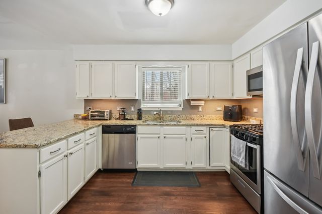 131 Willow Creek Lane, Willow Springs, IL 60480