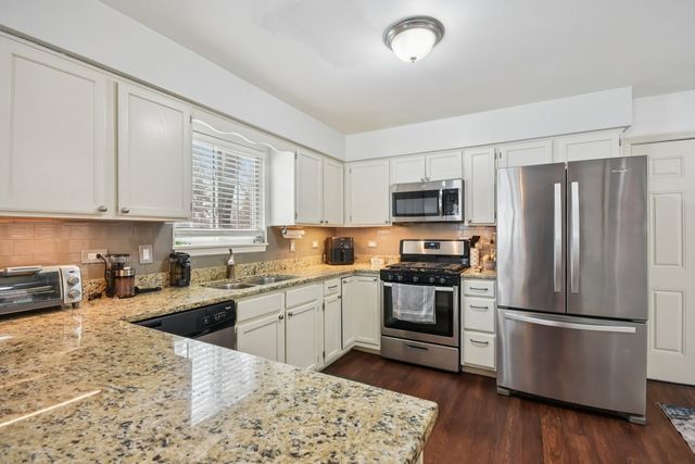 131 Willow Creek Lane, Willow Springs, IL 60480