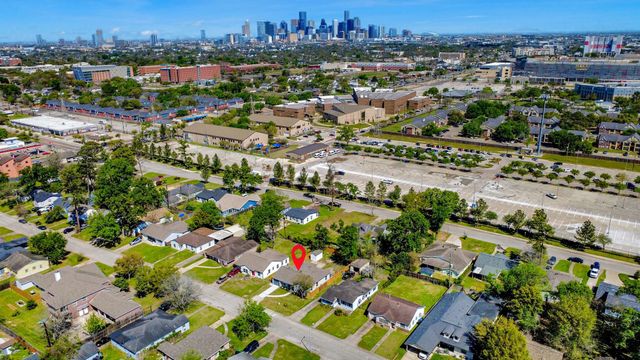 3853 Wentworth Street, Houston, TX 77004