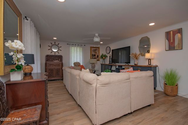 402 E Pennsylvania Avenue, Bonifay, FL 32425