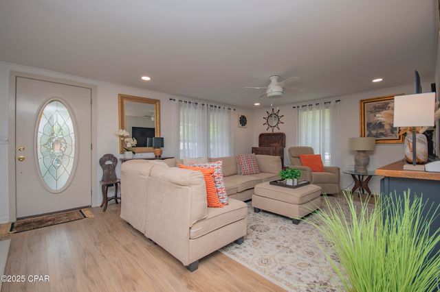 402 E Pennsylvania Avenue, Bonifay, FL 32425