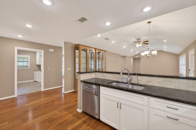 408 W Tom Green Street, Brenham, TX 77833