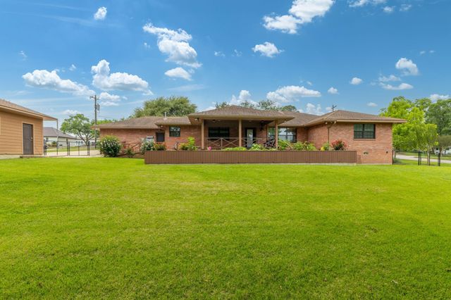 408 W Tom Green Street, Brenham, TX 77833