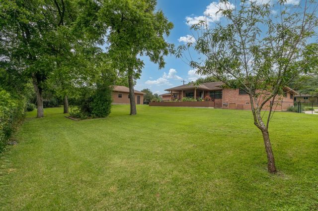 408 W Tom Green Street, Brenham, TX 77833