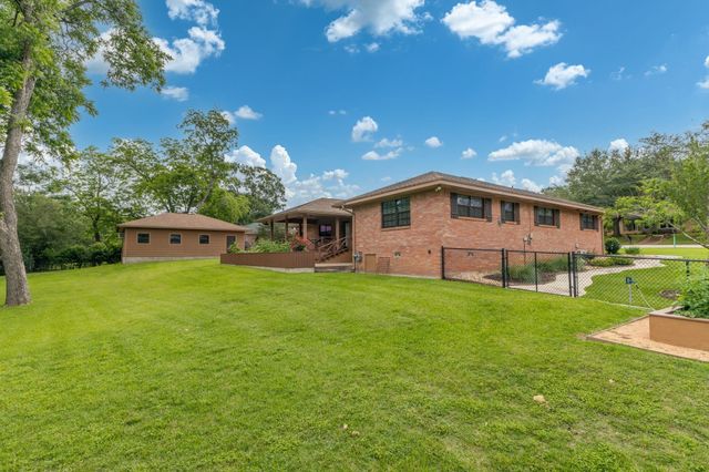 408 W Tom Green Street, Brenham, TX 77833