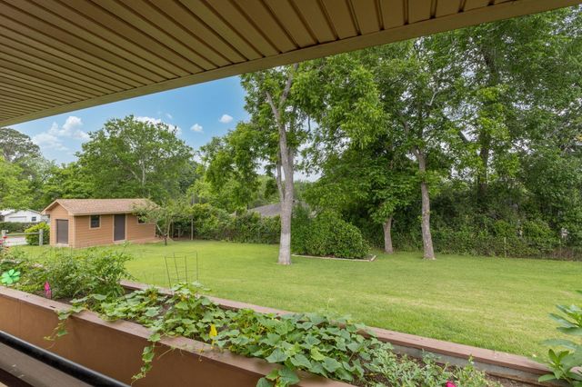 408 W Tom Green Street, Brenham, TX 77833