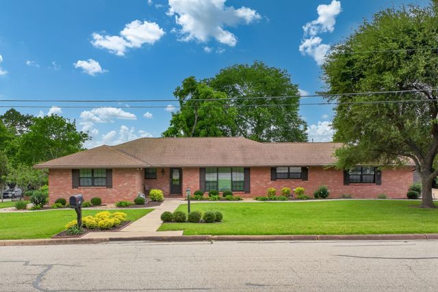 408 W Tom Green Street, Brenham, TX 77833