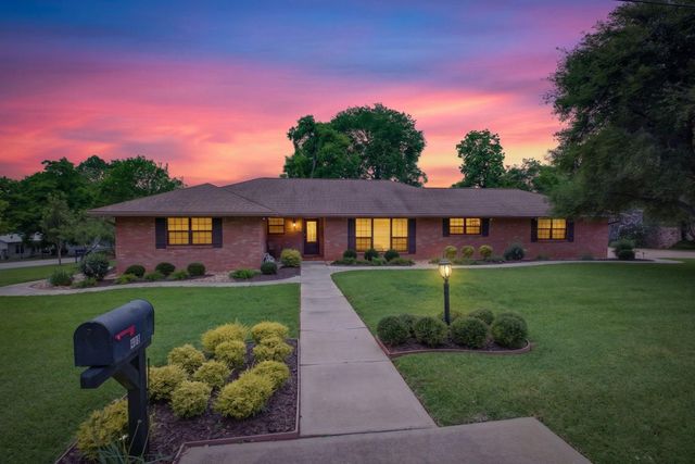 408 W Tom Green Street, Brenham, TX 77833