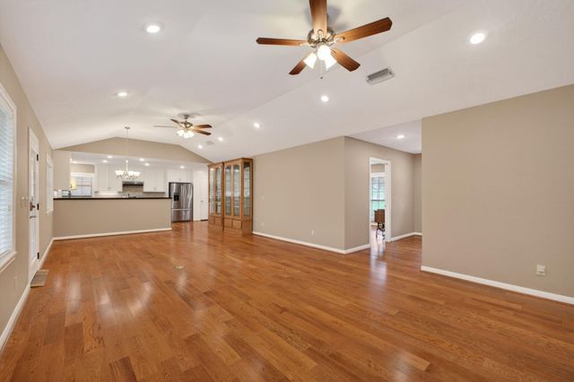 408 W Tom Green Street, Brenham, TX 77833