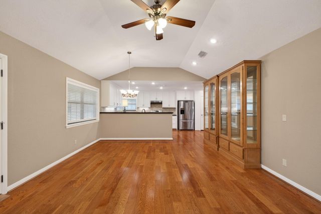 408 W Tom Green Street, Brenham, TX 77833