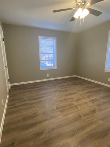 1445 W Ball Street, Weatherford, TX 76086