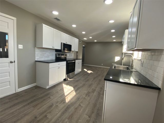 1445 W Ball Street, Weatherford, TX 76086