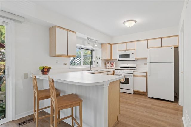 305 Cane Garden Circle 305, Aurora, IL 60504