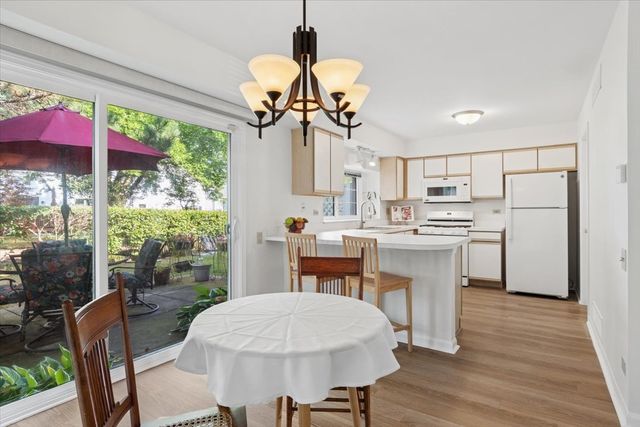 305 Cane Garden Circle 305, Aurora, IL 60504