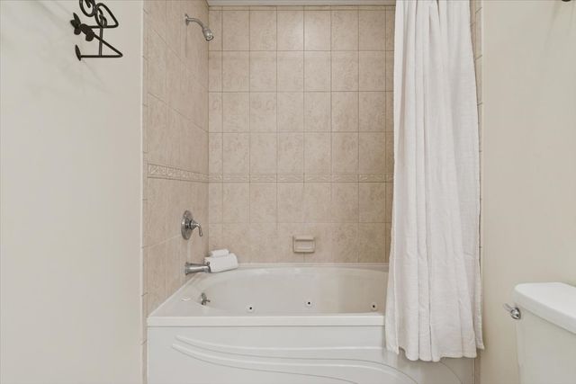 305 Cane Garden Circle 305, Aurora, IL 60504