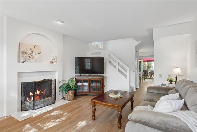 305 Cane Garden Circle 305, Aurora, IL 60504