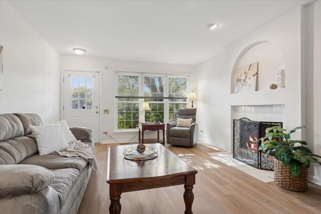 305 Cane Garden Circle 305, Aurora, IL 60504