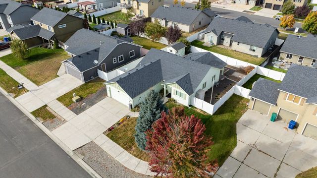 12422 W Pacific Ct, Airway Heights, WA 99001