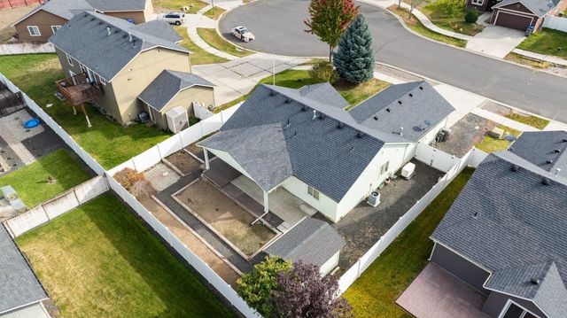 12422 W Pacific Ct, Airway Heights, WA 99001