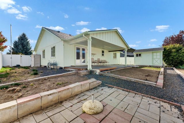 12422 W Pacific Ct, Airway Heights, WA 99001