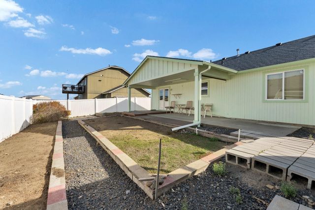 12422 W Pacific Ct, Airway Heights, WA 99001