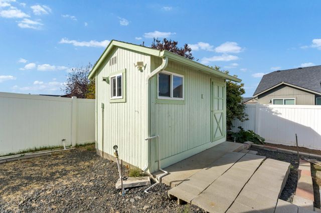 12422 W Pacific Ct, Airway Heights, WA 99001
