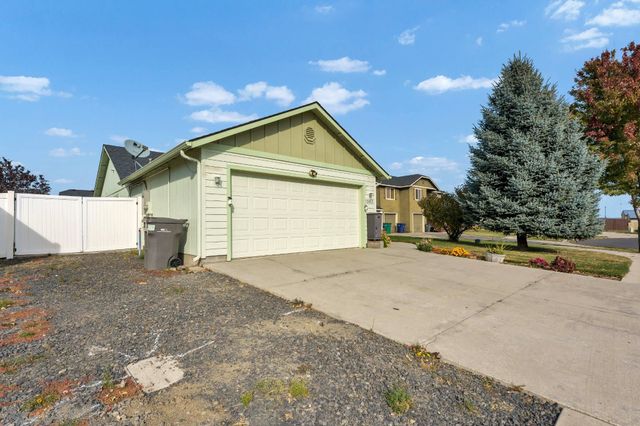 12422 W Pacific Ct, Airway Heights, WA 99001