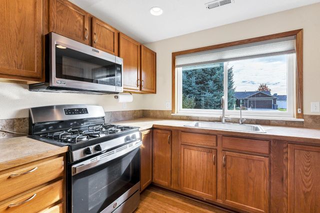 12422 W Pacific Ct, Airway Heights, WA 99001