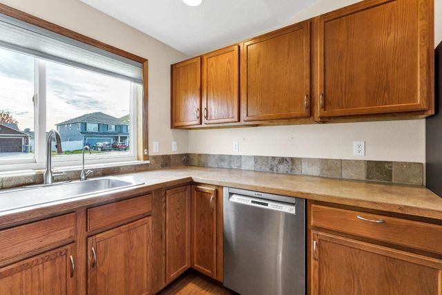 12422 W Pacific Ct, Airway Heights, WA 99001