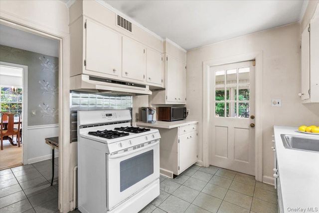 541 Claflin Avenue, Mamaroneck, NY 10543