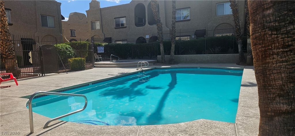 5081 Pioneer Avenue 204, Las Vegas, NV 89146 — photo 3