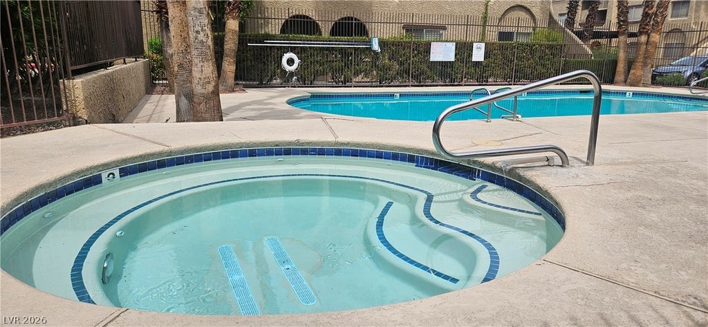 5081 Pioneer Avenue 204, Las Vegas, NV 89146 — photo 4