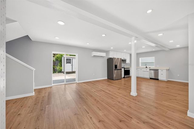 1099 GROVE AVENUE, Mount Dora, FL 32757
